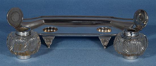 A Victorian silver sauce boat shaped inkstand,